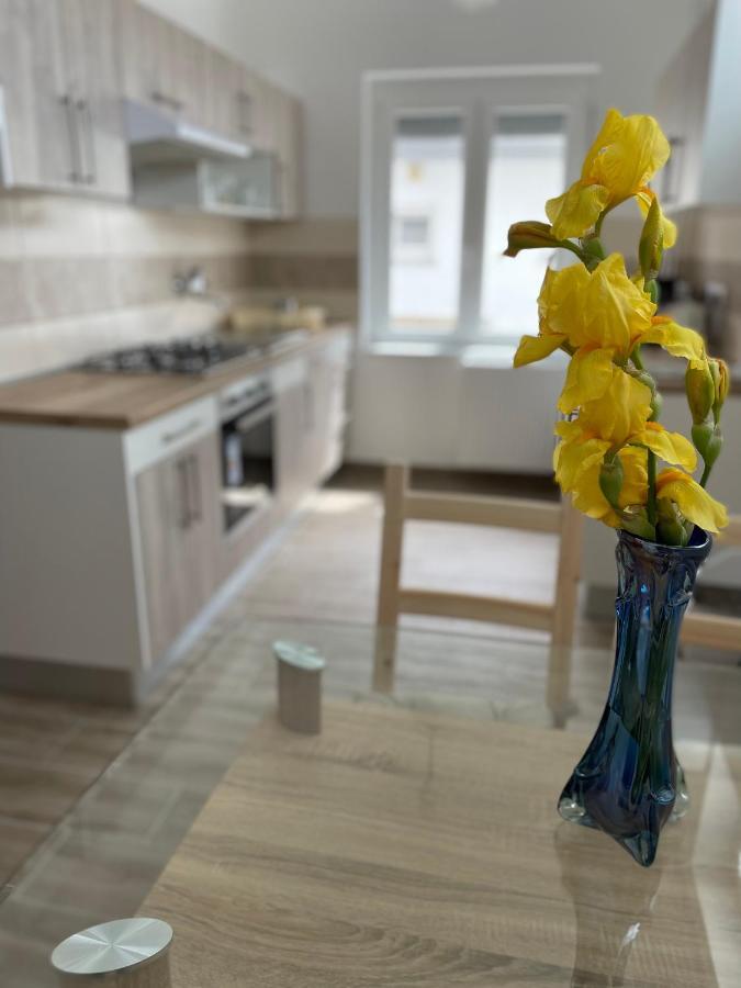 Pingvin Cukraszda Apartman Balatonmáriafürdő Buitenkant foto